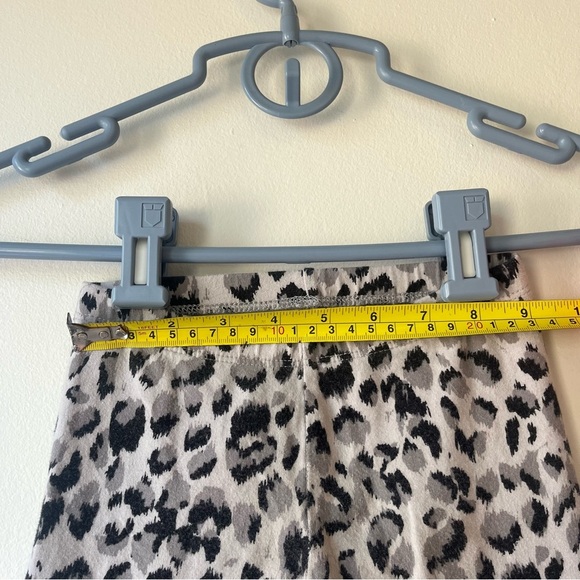 🌼 5/$25 Old Navy Girls Leopard Print Leggings Gray Black Size 5T - Picture 7 of 8